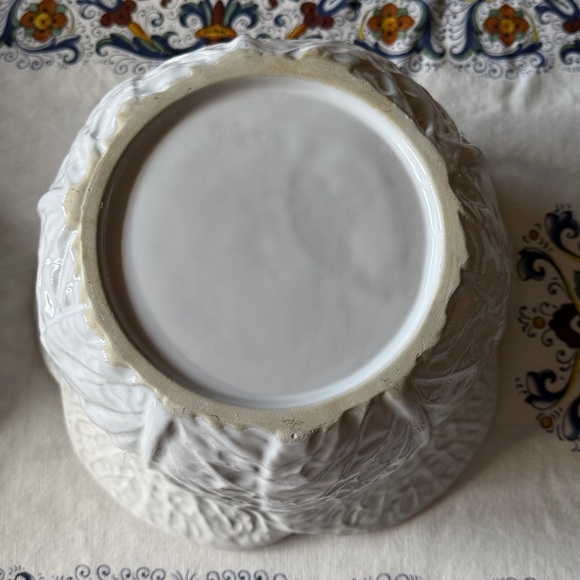 🩷 Cabbage White; Popular Style Ceramic Soup Tureen w/Lid & Ladle; Great Price! - Picture 4 of 13